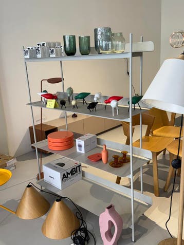 Muuto Compile stellingkast van €1395 voor €449,- op=op, Zo goed als nieuw