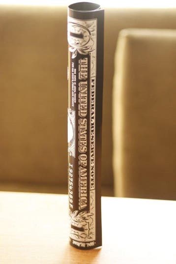Karl Lagasse (1981) - ONE DOLLAR ROLS BLACK & WHITE, Antiek en Kunst