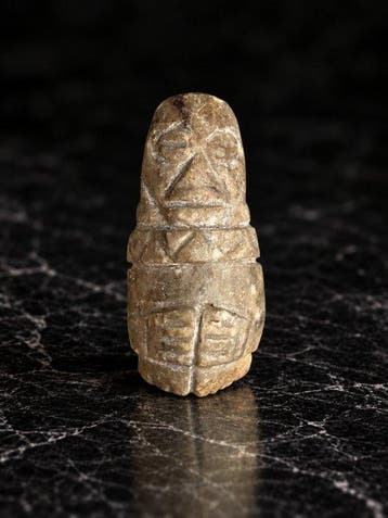 Taíno-cultuur 10e tot 15e eeuw n.Chr. Steen, calciet Zemi