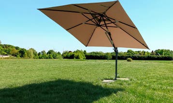 A-Kwaliteit Zweefparasol UV50+ Vierkant 3x3m 360° Draaien, Tuin en Terras, Parasols, Ophalen, Verstelbaar, Nieuw, Zweefparasol