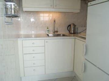 Te Huur Studio Bocholtstraat In Amsterdam, Huizen en Kamers, 20 tot 35 m², Amsterdam