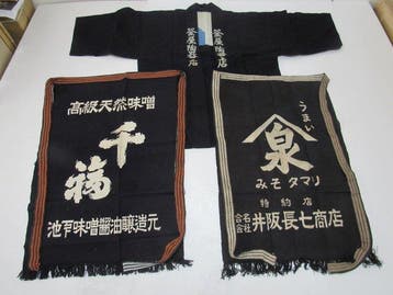 Traditional Folk House Style – Antique Textiles: