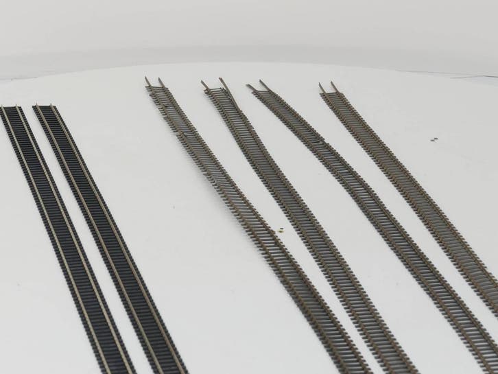Schaal H0 2 st. Roco 42201 rechte rails +/- 180 cm - 4 st..., Hobby en Vrije tijd, Modeltreinen | H0, Rails, Gebruikt, Roco, Analoog