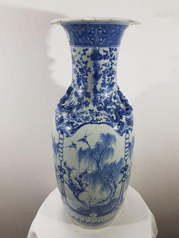 Een zeer grote Chinese vaas uit de Qing-dynastie, 19e eeuw,