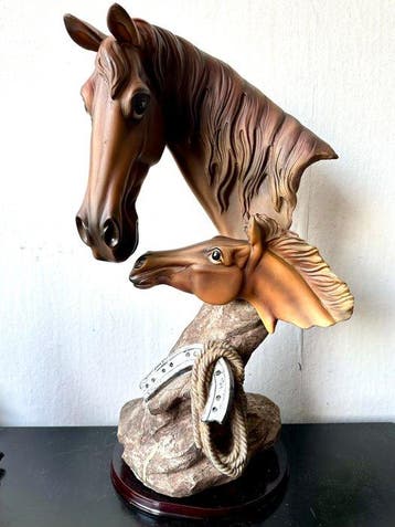No reserve- Bijzonder groot beeld van twee Paarden (merrie