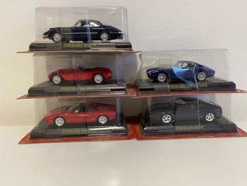IXO 1:43 - Model sportwagen (5) - Collezione di modellini, Nieuw