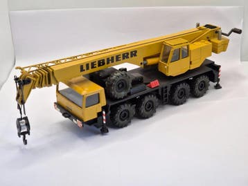 CONRAD Liebherr LTM 1060 mobiele kraan / Schaal 1:50, Hobby en Vrije tijd, Modelauto's | 1:50, Ophalen of Verzenden, Gebruikt