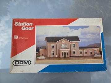 DRM H0 - Modeltreinfiguren (1) - Station Goor bouwpakket, Hobby en Vrije tijd, Nieuw