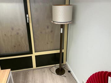Online veiling: Design vloerlamp, Nieuw