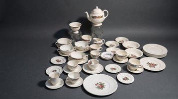 Wedgwood - Koffie- en theeservies (46) - Moss Roses -