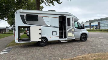 Jonge 1e klas campers A merken + Hymer buscampers als nieuw, Cassettetoilet, Diesel, Tot en met 4, Ringverwarming