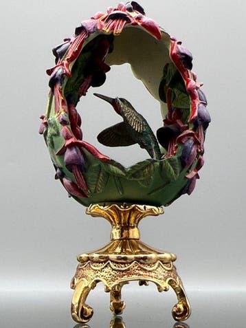 Fabergé ei - Imperial Hummingbird Ei met 24-Karat Goud