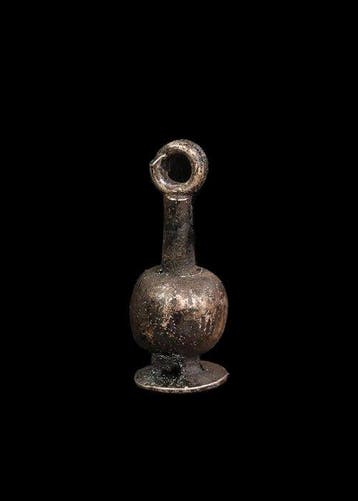 Oude Egypte, Nieuwe rijk Zilver Poppy Amulet (Zonder