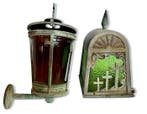 Lantaarn (2) - Glas, Brons - Twee votieve lantaarns.