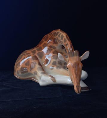 Lomonosov - Beeld, Giraffa sdraiata - 17 cm - Porselein
