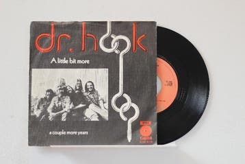 vinyl single 7 inch - Dr. Hook - A Little Bit More, Verzenden, Zo goed als nieuw, 7 inch, Rock en Metal