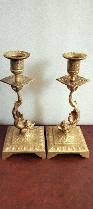 Kaarsenhouder Goudkleurige bronzen vis, antiek, negentiende