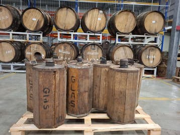 Ca. 10x Stroh rum-fles in houten krat, Nieuw
