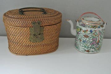 Chinese mand met theepot ca 1940 - Porselein, Rotan - China
