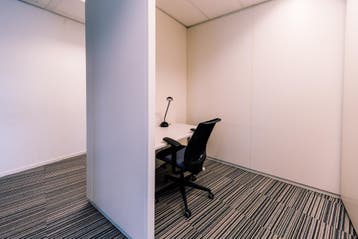 Kantoorruimte in Regus Business Park, Verzenden