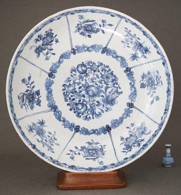 Kangxi (1662-1722) - Bord - Grasshopper, Butterflies and
