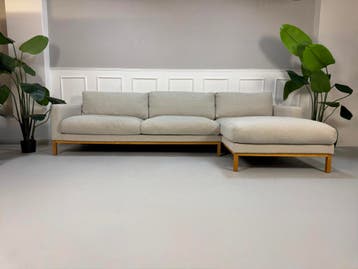 Bolia Scandinavia Bank + Poef Stof Beige Beige 6-Zits, Ophalen of Verzenden, Zo goed als nieuw, Rechte bank, Stof