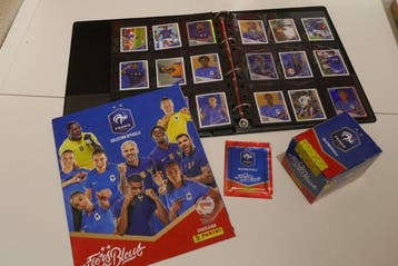 2023 Panini FIERS DETRE BLEUS - 1 Empty album + complete, Nieuw