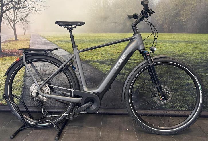 Cube Touring elektrische herenfiets – Bosch Middenmotor, Fietsen en Brommers, Elektrische fietsen, 50 km per accu of meer, Zo goed als nieuw