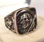 Ridderes - antropomorf - De Grote Dood - Gids voor zielen