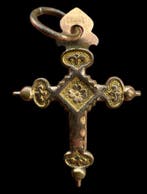 Mysterieuze en gotische Croix Jeannette Savard 3 stempels