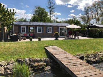 Vakantiehuis te huur aan het water in Friesland, chalet,, 2 slaapkamers, Recreatiepark, Huisdier toegestaan, Friesland