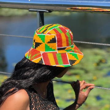 Bucket hat / Vissershoedje met Afrikaanse print - Gele kente, Ophalen of Verzenden, Nieuw