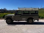Land Rover 109, bj 84, oldtimer, nog roestvrij en met apk, Auto's, Keurmerk '100% Onderhouden', Gebruikt, Zwart, Beige