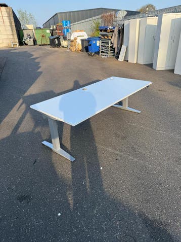Refurbished Bureau Herman Miller - Zit Sta Bureau Elektrisch, Huis en Inrichting, Bureaus, Verzenden, In hoogte verstelbaar, Nieuw