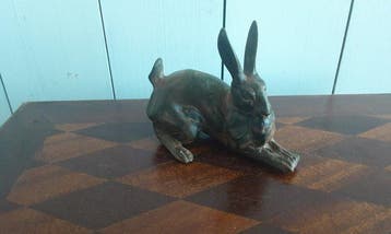 P. Chenet - Beeldje, Konijn - 10 cm - Brons