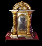 Barokke eucharistische tabernakel uit gebeeldhouwd hout,