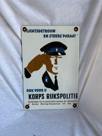 Korps Rijkspolitie – Emaille Wervingsbord “Plichtsgetrouw en
