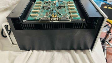 Bose - VERSTERKER 1800 SERIE DRIE Solid state versterker, Nieuw