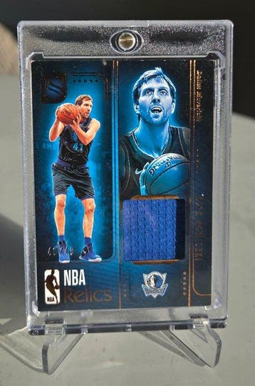 2024/25 Panini NBA Relics Dirk Nowitzki /49 Game Worn, Nieuw