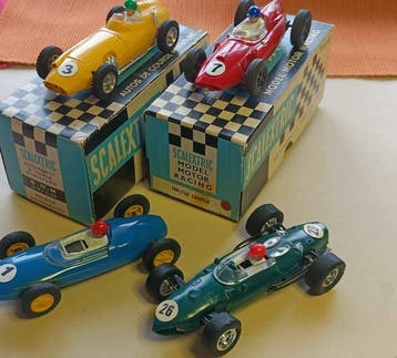 Tri-ang Scalextric - Slotcar 4 slotcars Cooper, Ferrari, BRM, Nieuw