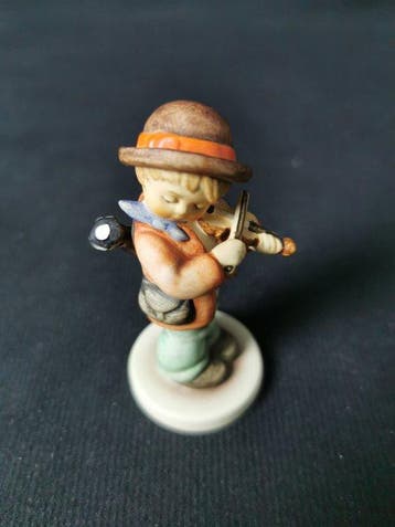 Beeldje, Goebel Hummel W Germany Hummel, Little fiddler -
