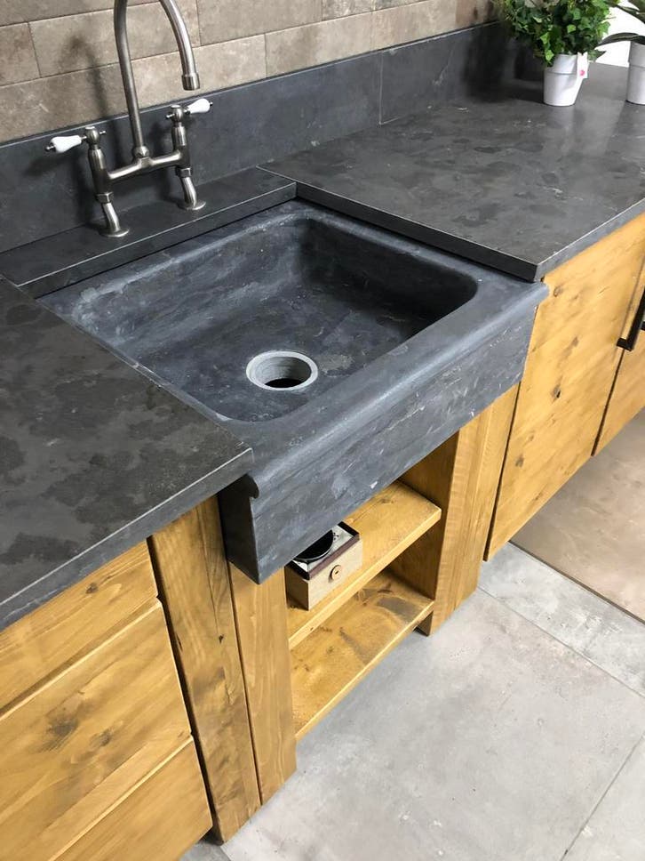 buitenkeuken spoelbak keukenbladen hardsteen natuursteen, Tuin en Terras, Buitenkeukens, Nieuw