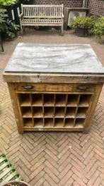 Kast - Hout, Graniet - Croon - drukkerij zetbok - Antique
