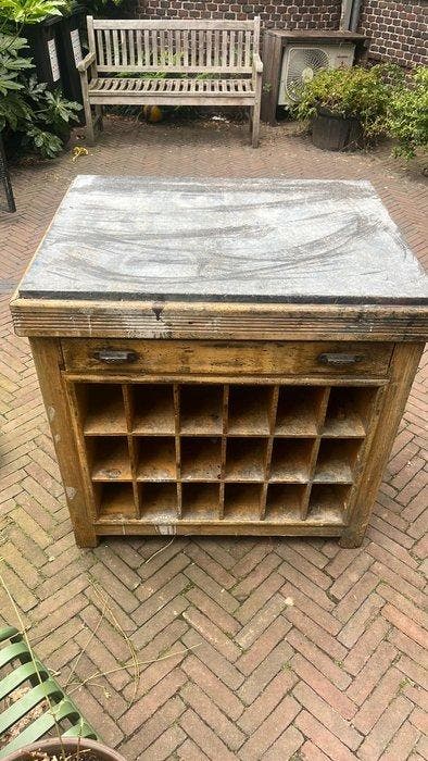Kast - Hout, Graniet - Croon - drukkerij zetbok - Antique, Antiek en Kunst, Curiosa en Brocante