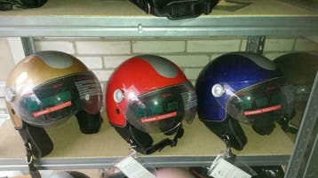 Purmerend. Nieuwe scooterhelm bromfietshelm helm.  Purmerend, Fietsen en Brommers, Brommerhelmen, Ophalen of Verzenden, Nieuw