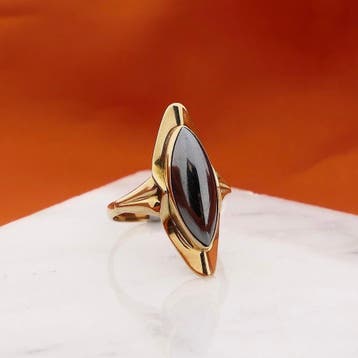 Gouden ring met hematiet, Gebruikt, Ophalen of Verzenden, Kleiner dan 17, Met edelsteen