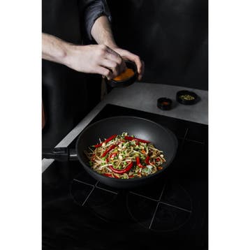 AMT Gastroguss Wokpan – Ø 32 cm – Lotan® anti-aanbakla, Ophalen of Verzenden, Nieuw, Aluminium, Wok