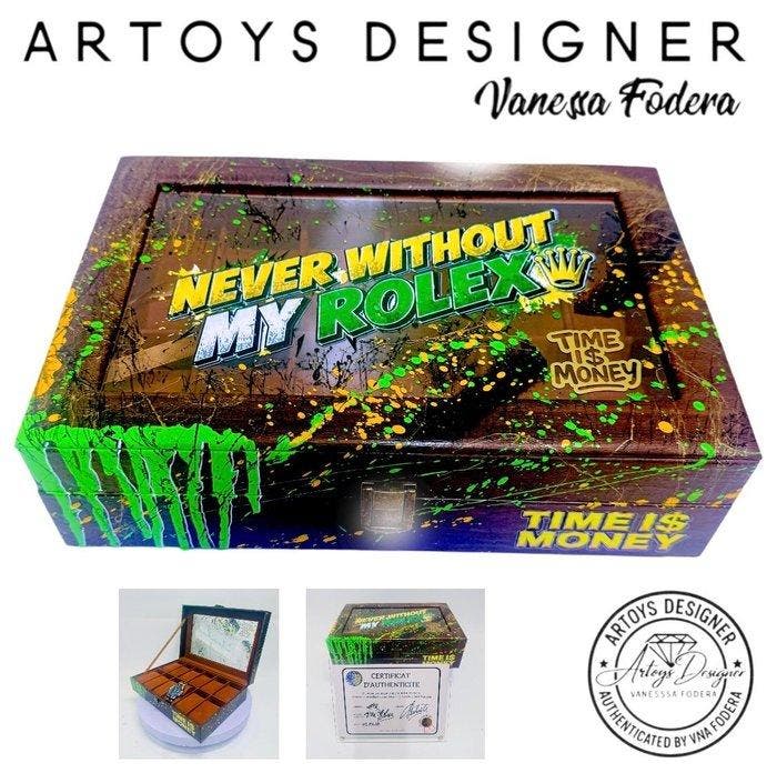 Vanessa Fodera (1981) - TIME IS MONEY - LUXURY WATCH BOX, Antiek en Kunst, Kunst | Designobjecten