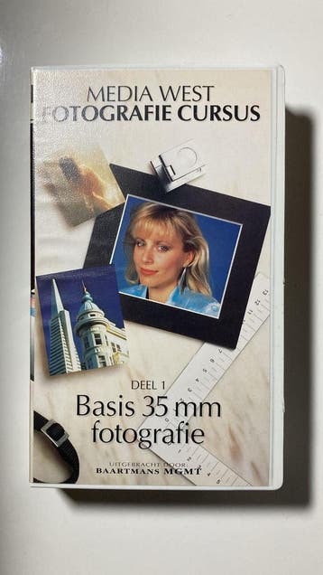 FOTOGRAFIE CURSUS BASIS 35MM FOTOGRAFIE (DEEL 1) (VHS), Verzenden, Gebruikt
