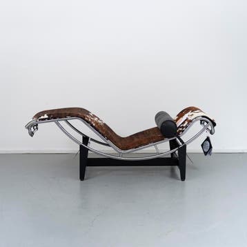 2x Cassina Le Corbusier LC4 Chaise Longue Ponyhuid Tricolor, Eenpersoons, Overige materialen, Nieuw, Ophalen of Verzenden